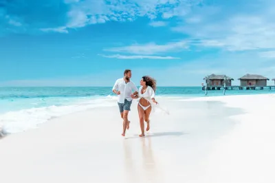 IM Studio couple photography on a Maldives beach