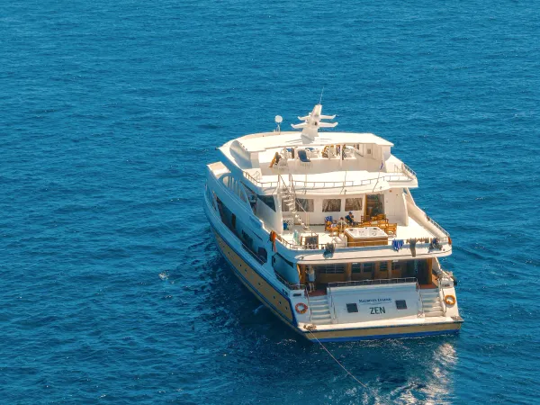 Island and ocean voyages in the Maldives